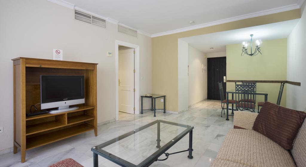 Club Jardines Del Puerto Apartment Marbella Exterior photo