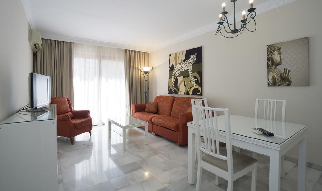 Club Jardines Del Puerto Apartment Marbella Exterior photo