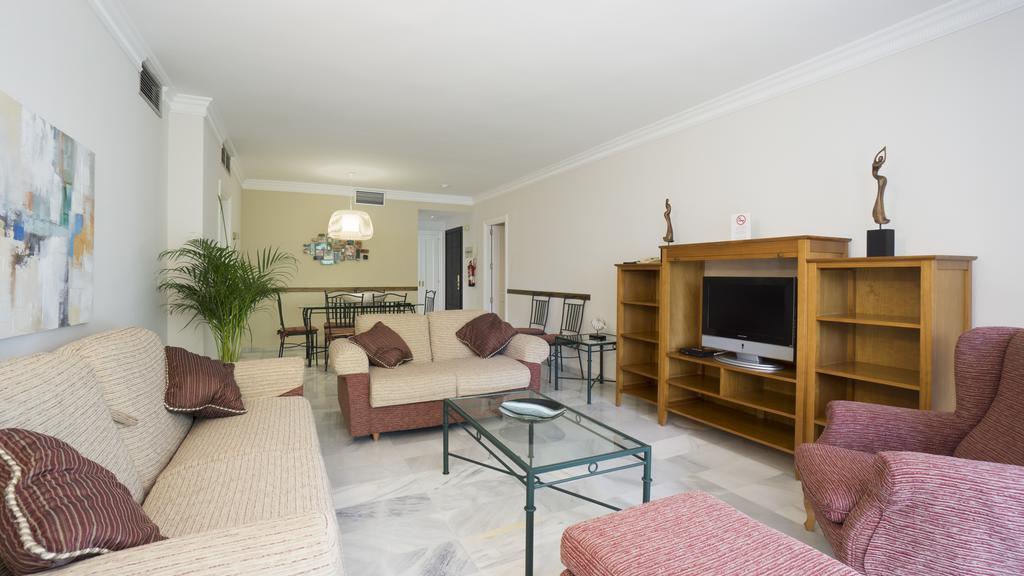Club Jardines Del Puerto Apartment Marbella Exterior photo