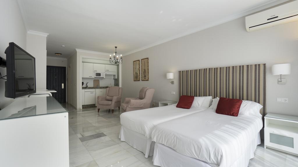 Club Jardines Del Puerto Apartment Marbella Exterior photo