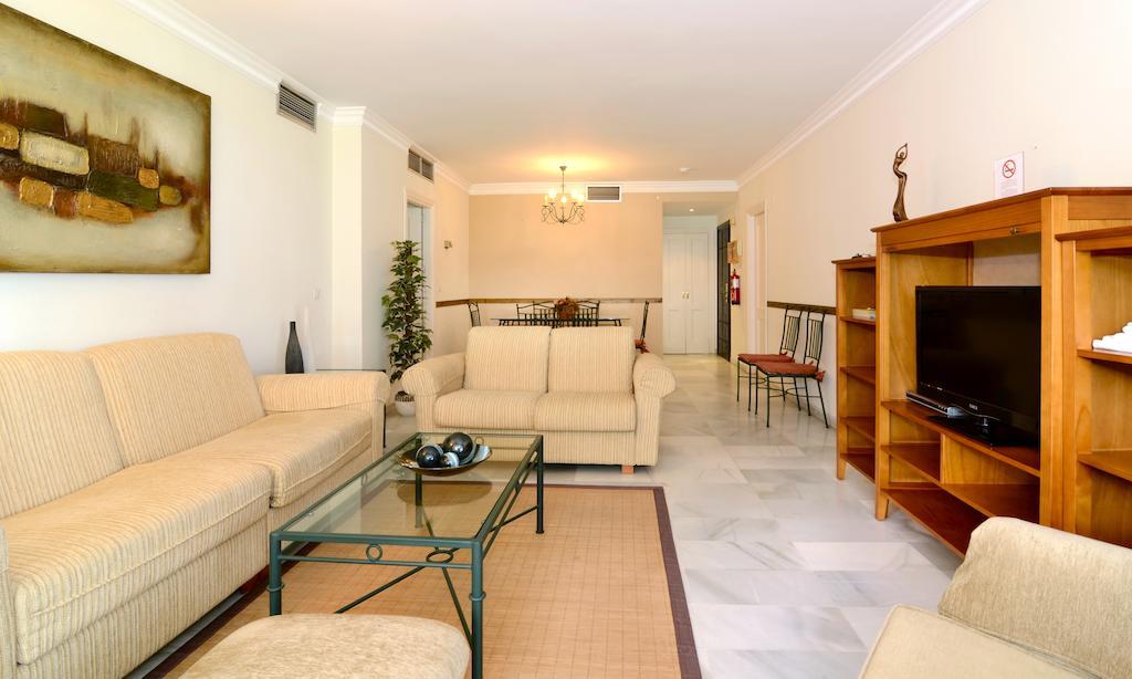 Club Jardines Del Puerto Apartment Marbella Exterior photo