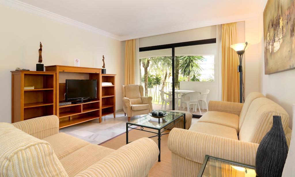 Club Jardines Del Puerto Apartment Marbella Exterior photo